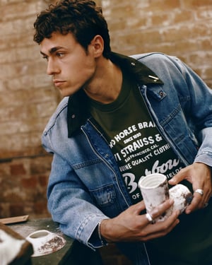 バブアーがリーバイスと初コラボ　ワックスコットンとデニムを組み合わせたアイテムを発売