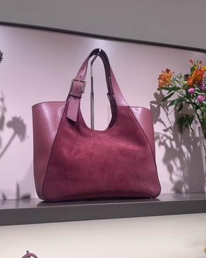 フルラが100周年に向けた新作バッグ「フルラ ドラ」を発表　実用性とエレガンスを両立