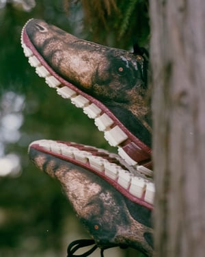 アシックスがダブレットとコラボ　ジュラ紀がテーマのスニーカー「GEL-QUANTUM 360 I AMP」発売