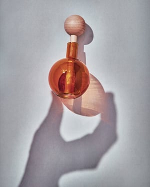 �ĵ��������g�����롸���ȥǥ����󡹤�עĿ�������������������ɫ�����롢3�ĤΥե쥰��󥹥֥��ɤ�B��