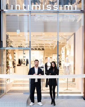 「インティミッシミ」が青山に新店舗をオープン、日本初の姉妹ブランド併設店として