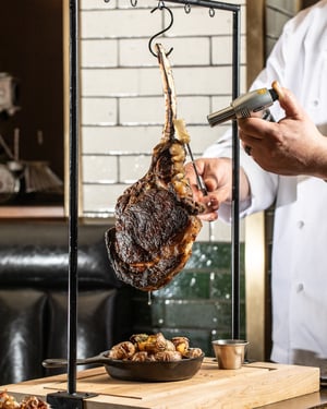 NY発老舗ステーキハウス「スミス アンド ウォレンスキー」が日本初の旗艦店を銀座にオープン