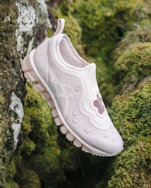 アシックス × セシリー バンセン新作　フローラルモチーフをデザインした「GEL-QUANTUM 360 I」発売