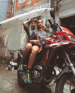 ミズノ × ブランク　「ウエーブプロフェシー 13.2」にマルセイユのエネルギーを融合したコラボシューズ発売