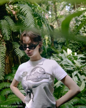 エックスガールが「ジュラシック・ワールド」とコラボ　恐竜をデザインしたTシャツを発売