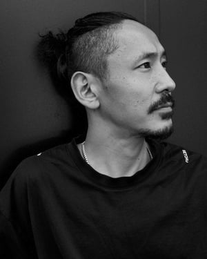 「エーグル」と「セッチュウ」がコラボ　デザイナー桑田悟史を迎えたカプセルコレクション発表へ