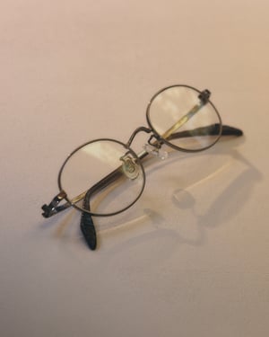 パリミキが新アイウェアブランド「バイ アイ」を始動　ファーストコレクションのテーマは“光”