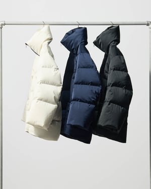 ユニクロ「＋J」のアイテムが復刻　ダウンボリュームジャケットなど全3型を展開