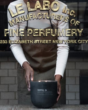 「ル ラボ」のアイコニックなコンクリート キャンドルの限定カラーを1年間限定発売