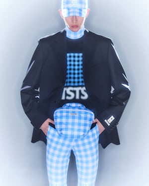 TSTSがスパイバーと協業、ブリュード・プロテイン繊維を用いたセットアップを発売