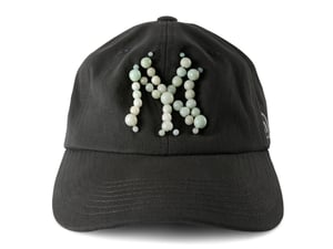 PAFとヒドゥンニューヨークが初コラボ、ビーズを手縫いであしらったキャップなど発売