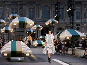 「ルイ・ヴィトン」による人間工学 未来都市のワードローブは究極の軽やかさ