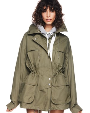 ギャップがヴィクトリア・ベッカムと初コラボ、デニムやTシャツなど38型を発売