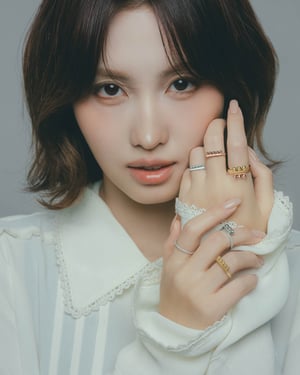 モデルにTWICE MOMO起用、タサキが初のメタルジュエリーコレクションを発売