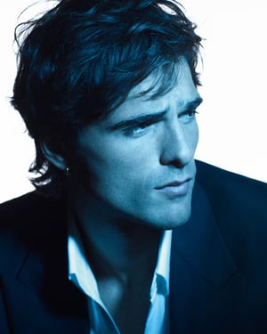 俳優ジェイコブ・エロルディが「ブルー ドゥ シャネル」の新アンバサダーに就任