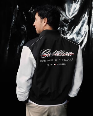 トミー ヒルフィガーがキャデラックF1チームのファンウェア制作　ユニフォームのレプリカも