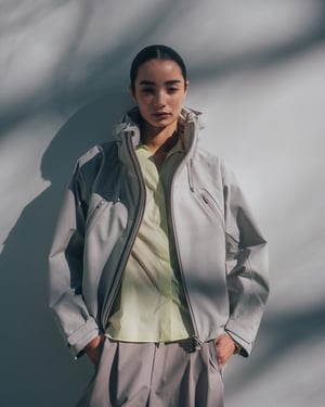 デサント オルテラインのシェルアウター「クレアス」が初のウィメンズを企画　ジャケットとコートの2型