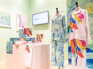 テンシャルがヘラルボニーと初コラボ、障がいのある作家が描くアートをあしらったリカバリーウェア「BAKUNE」を発売