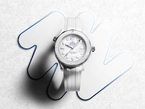 オメガがミラノ・コルティナ冬季五輪仕様の「シーマスター ダイバー300M」を発売　エンブレムから着想したデザイン