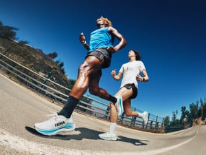 ホカが新作ランニングシューズ「クリフトン 11」を発売