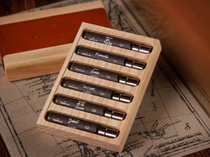 「フエギア1833」が銀座店5周年を記念でミニ香水セットを発売