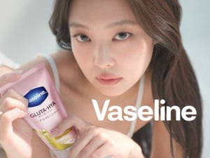 BLACKPINK ジェニーが「ヴァセリン」ボディケアシリーズのグローバルアンバサダーに