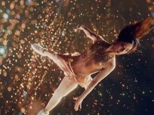 “りくりゅう”が「エリクシール」新CMに登場　オリジナル衣装で氷上を舞う