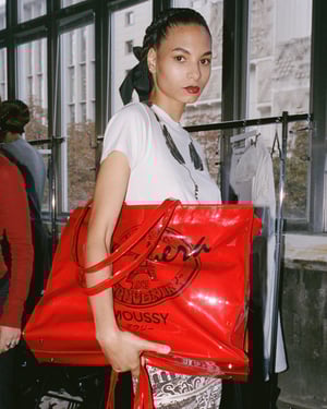 マウジーがヴァケラとコラボカプセルコレクションを発売　Tシャツやジャケットなど全16型