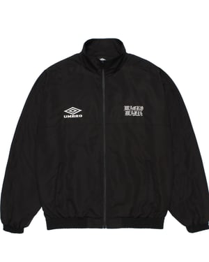 ワコマリアがアンブロと初コラボ　ロゴを刺繍したセットアップを発売