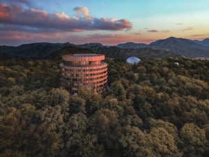 星野リゾートの2027年開業予定施設　福井の恐竜の森ホテルや佐賀の美肌の湯旅館など