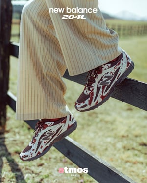 アトモスがニューバランスに別注　アッパーに牛柄をあしらった「U204L」発売