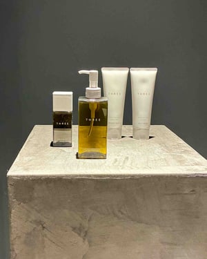 「THREE」から新クレンジングライン　自社農園で栽培された国産精油を配合