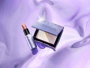 【2025年クリスマスコフレ】NARS：イリス ヴァン ヘルペンとコラボ　“リフ粉”など発売