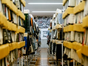 服と産地の解体新書 ─ 素材の資料館「マテリアルセンター」について