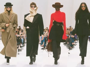 構築的な服に遊び心を宿す「セリーヌ」2026年秋冬