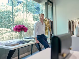 過熱するSNS偏重の中で「まずは服から始める」　NY発 アダム・リペスの美学