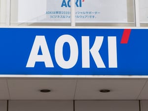 紳士服業界で首位交代　AOKI HDが青山商事を抜きトップに
