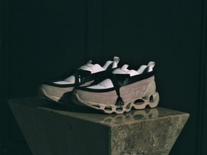 ミズノ、パリのLVMH特別展に和紙を用いた「ウエーブプロフェシーモック」を出展