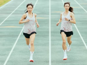 サロモンがデンソーの女子陸上長距離部の選手とアスリート契約を締結