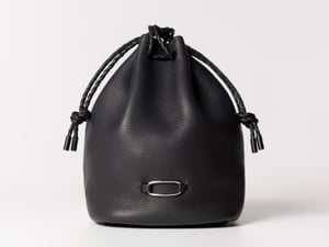 ジョンロブ、京都店オープン2周年を記念して巾着型バッグを発売
