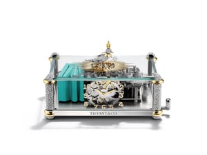 ティファニー、鳥の歌声で時を知らせる時計「シンギング バード オン ア クロック」を発表