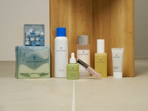 「ユナイテッドアローズ ビューティー」で湿気と日差しに立ち向かうヘア＆スキンケア24H