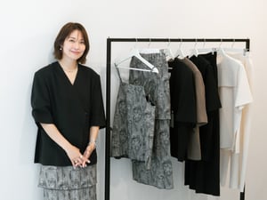 スタイリスト小山田早織が新ブランドで提案する、「服はあるのに着たい服がない」現象からの脱出術