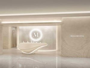 ���ߥ���ȡ������󥱥�����Ş�꤬GINZA SIX�˥��`�ץ󡡼��y�����`�ӥ���