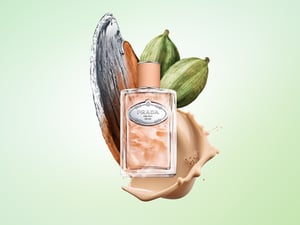 「プラダ ビューティ」新作フレグランスはサンダルウッドとスパイシーなチャイが融合