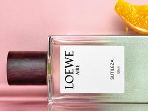 ロエベ パルファムが新作フレグランスを発売　みずみずしいフローラルムスク