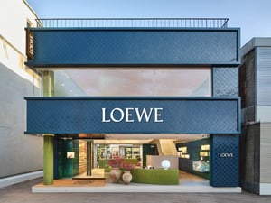 「ロエベ パルファム」が世界初の旗艦店を韓国・ソウルにオープン　テラスやカフェを併設