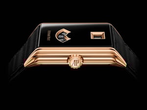 オーデマ ピゲが新作「ネオ フレーム ジャンピングアワー」を発表　サファイヤクリスタルのツートーンデザインを採用