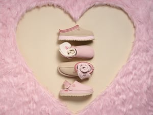 UGG®が「LOVE」テーマのバレンタインコレクション発売　ソックスもラインナップ