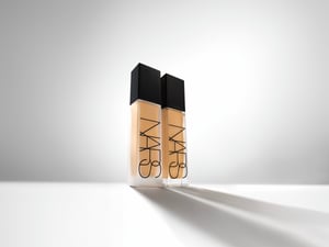 NARSが毛穴カバー特化のファンデーション発売　透明感あるシアーマット仕上げ